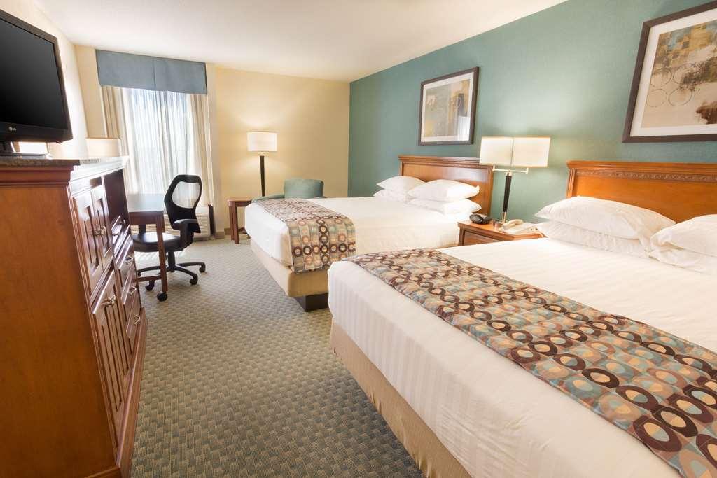 Drury Inn & Suites Birmingham Lakeshore Drive Стая снимка