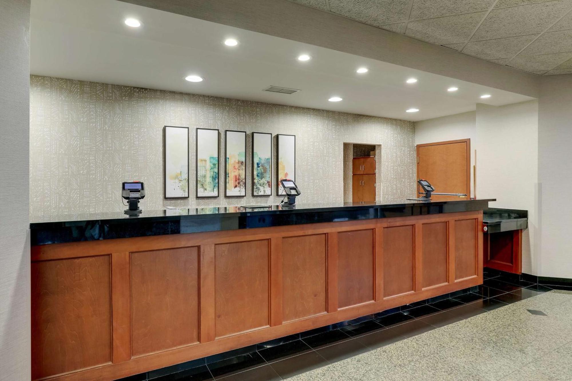 Drury Inn & Suites Birmingham Lakeshore Drive Екстериор снимка