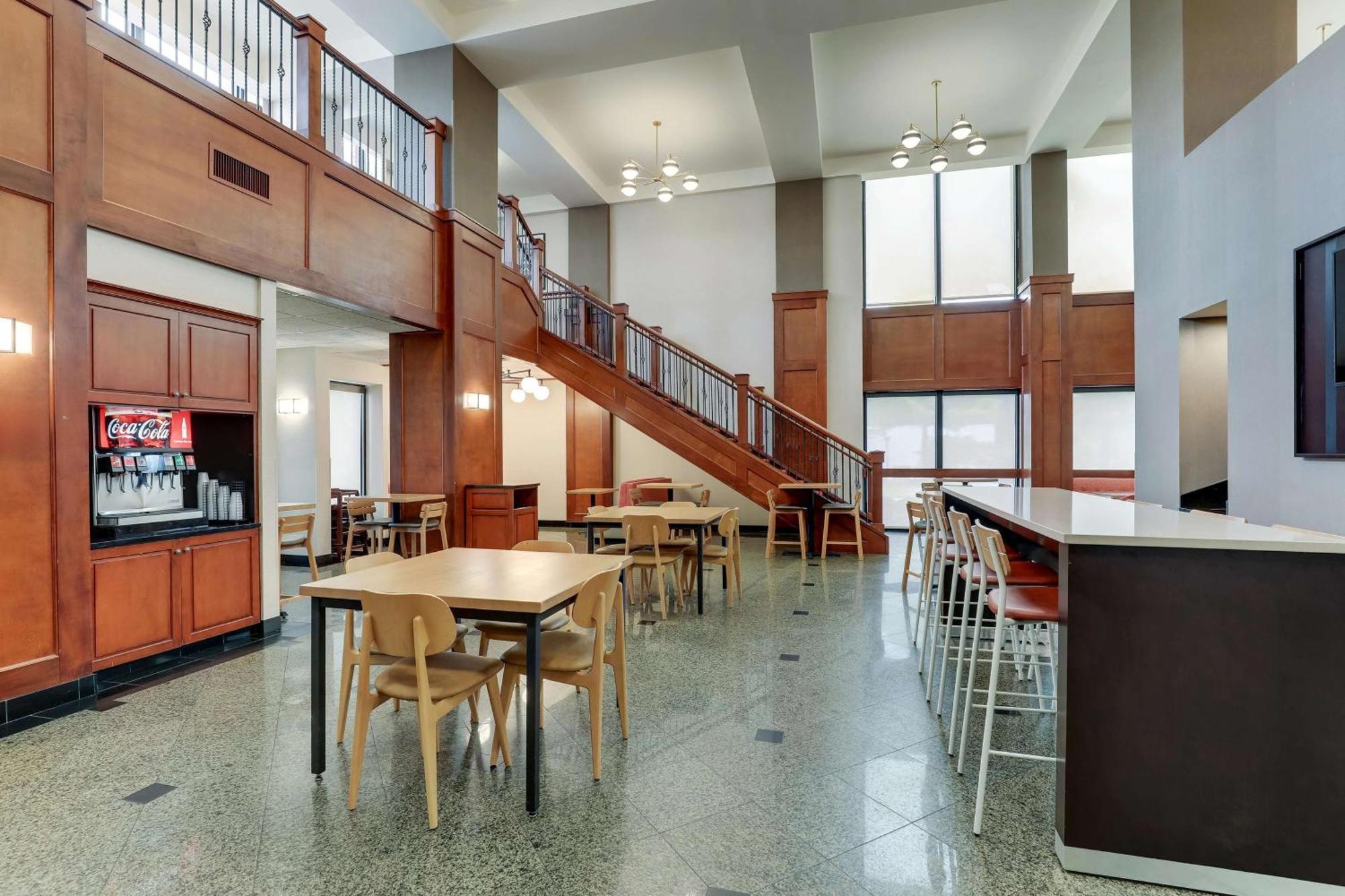 Drury Inn & Suites Birmingham Lakeshore Drive Екстериор снимка