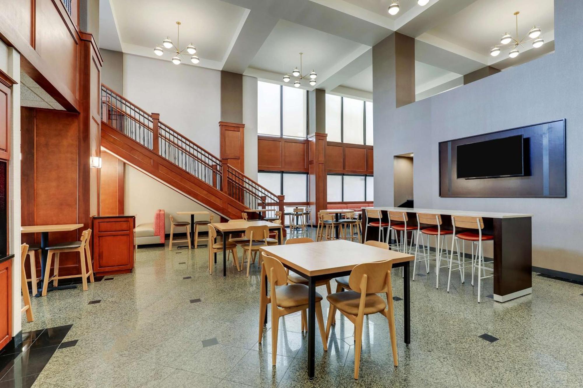 Drury Inn & Suites Birmingham Lakeshore Drive Екстериор снимка