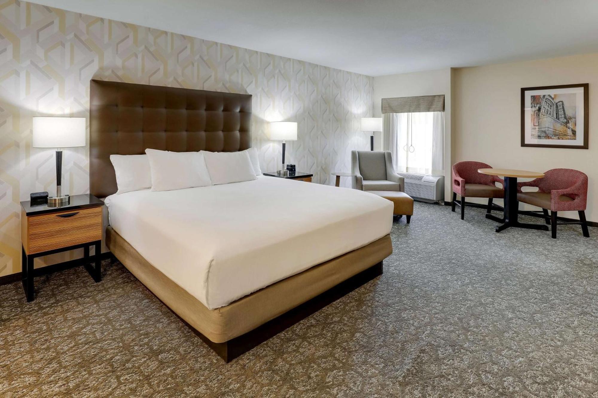 Drury Inn & Suites Birmingham Lakeshore Drive Екстериор снимка