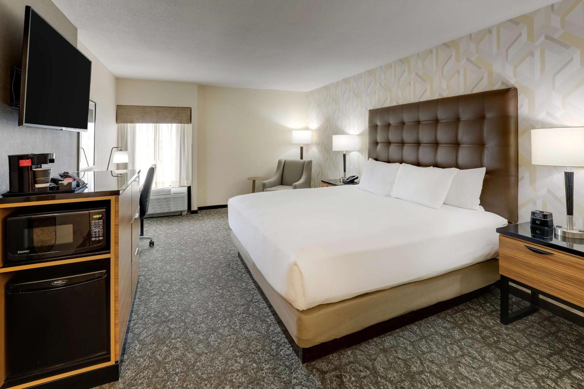 Drury Inn & Suites Birmingham Lakeshore Drive Екстериор снимка